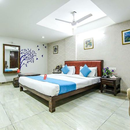 Oyo 893 Hotel Seven Ahmedabad Bagian luar foto