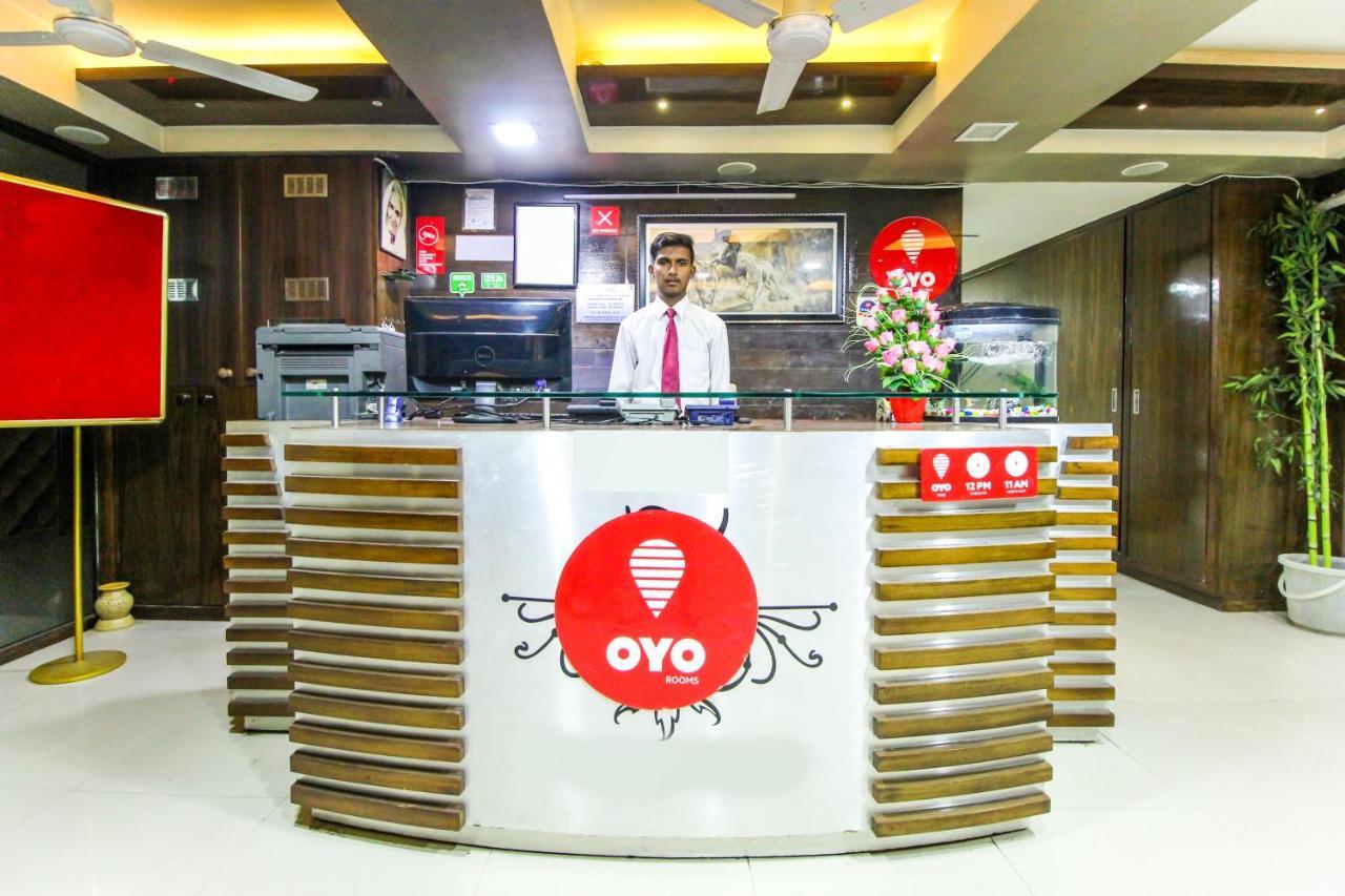 Oyo 893 Hotel Seven Ahmedabad Bagian luar foto