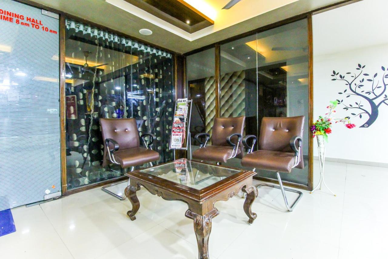 Oyo 893 Hotel Seven Ahmedabad Bagian luar foto